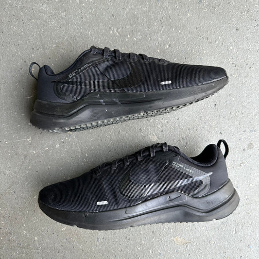 Nike Downshifter 12 Black (Women's) *pre-owned* (SIZE 8.5W/7M)