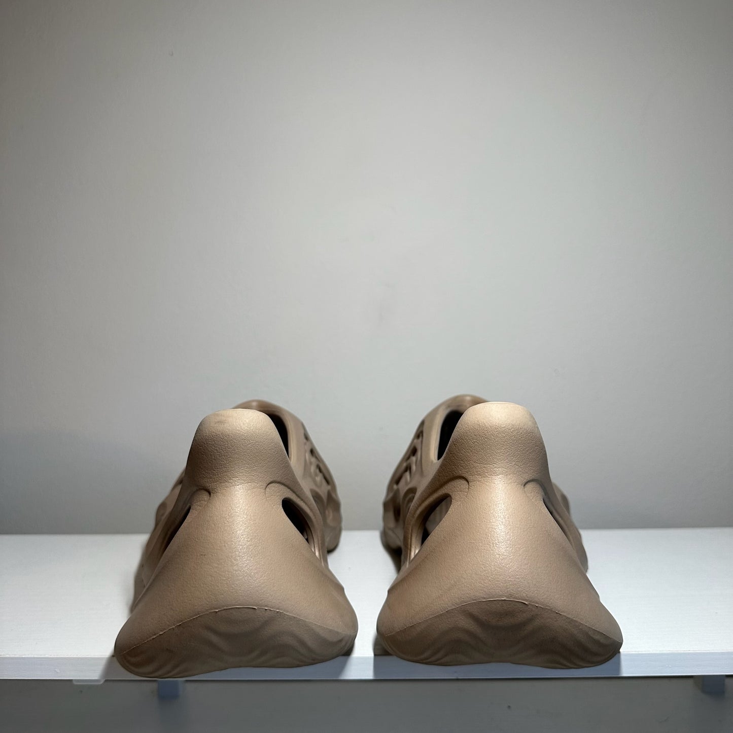 adidas Yeezy Foam RNR Stone Taupe *pre-owned* (SIZE 10)