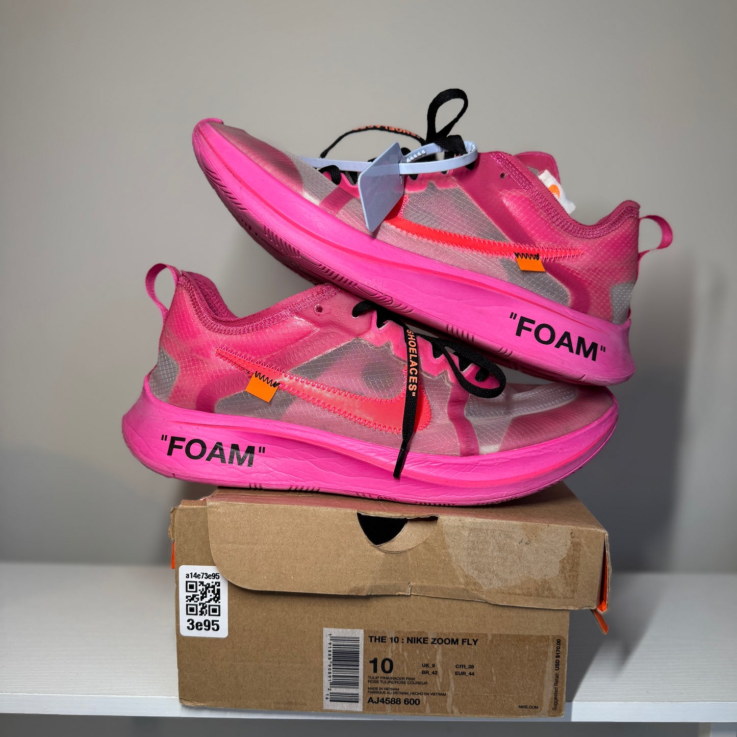 Nike Zoom Fly Off-White Pink *pre-owned* (SIZE 10)