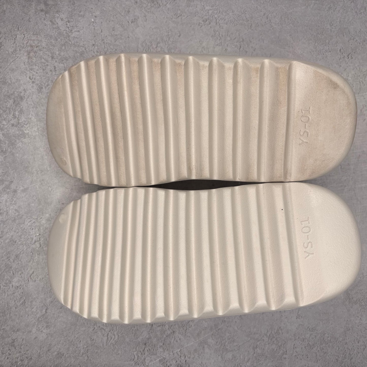 YZY YS-01 Cream *pre-owned* SIZE 12