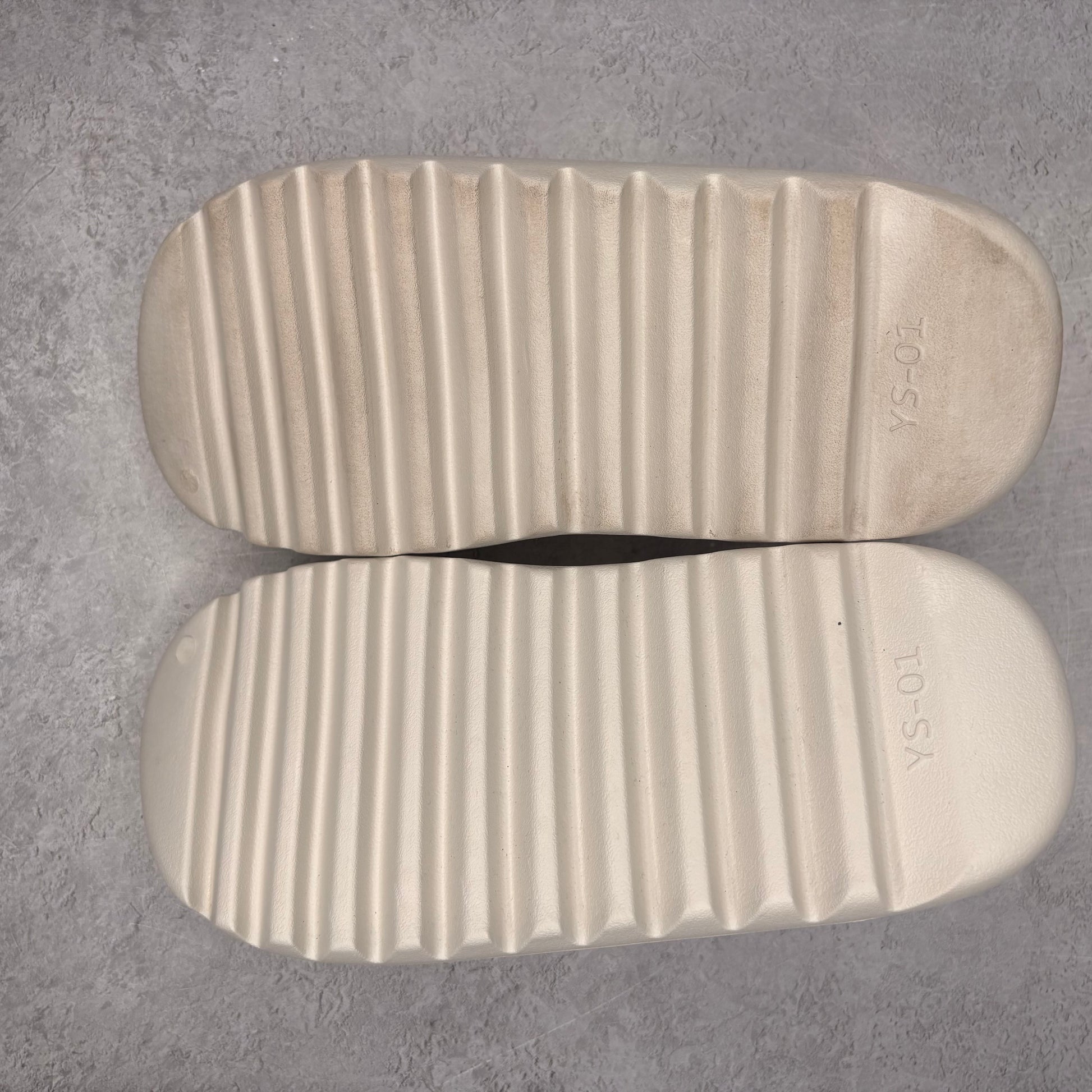 YZY YS-01 Cream *pre-owned* SIZE 12