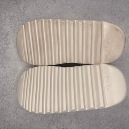 YZY YS-01 Cream *pre-owned* SIZE 12