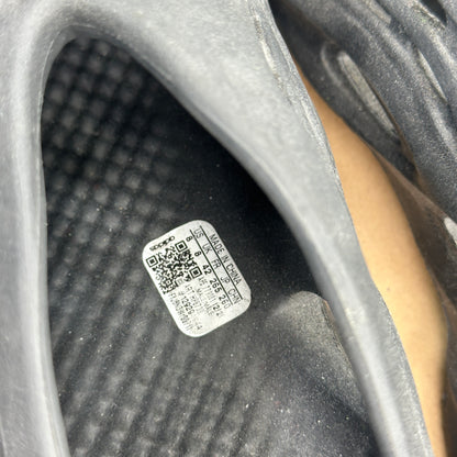 adidas Yeezy Foam RNR Onyx *pre-owned* SIZE 8