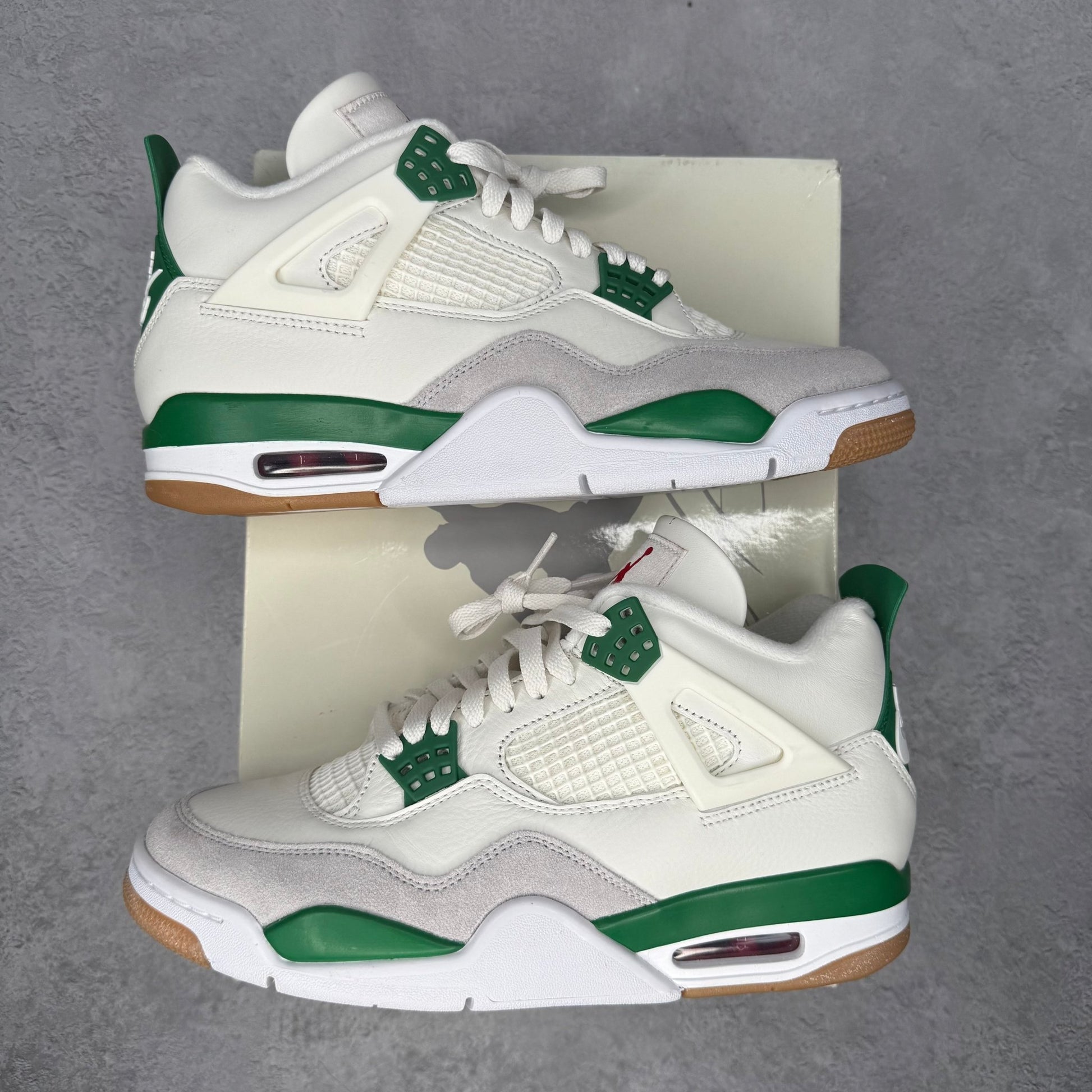 Jordan 4 Retro SB Pine Green *pre - owned* SIZE 8.5 - Kicks Collective PA - Jordan - DR5415-103 - Men's Shoes - 8.5M/10W - Pre - Owned - Original Box (Damaged)