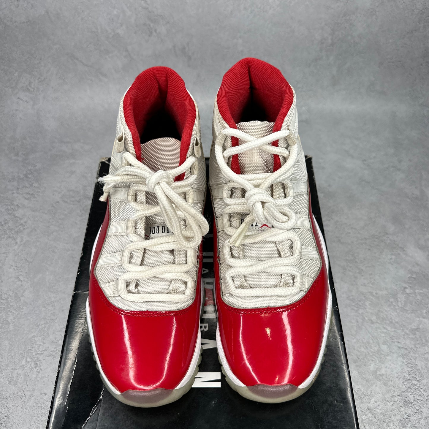 Jordan 11 Retro Cherry (2022) *pre-owned* SIZE 7.5