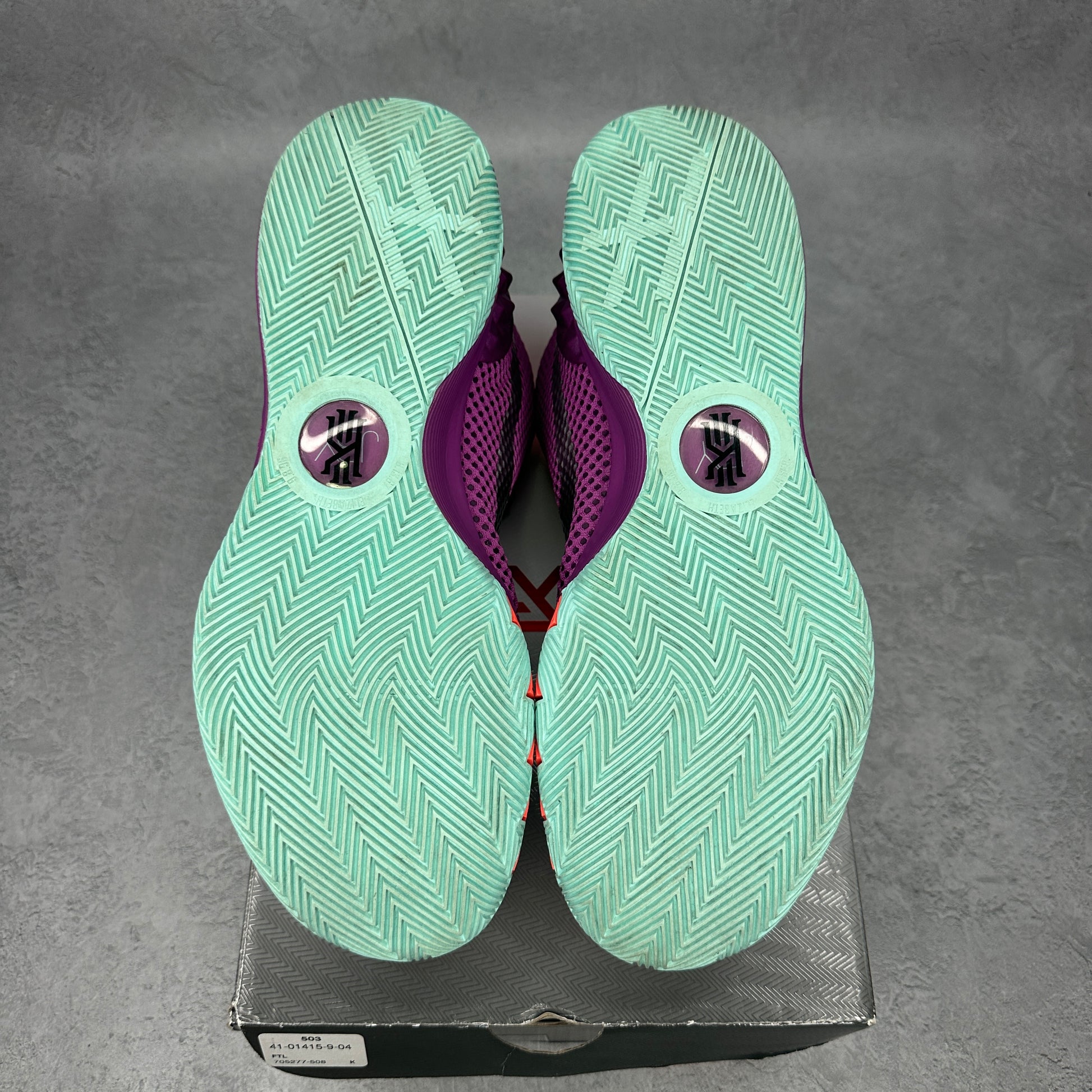 Nike Kyrie 1 Easter *pre-owned* SIZE 11.5