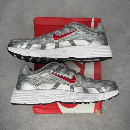 Nike P-6000 Metalic Silver Cool Red (GS) *pre-owned* SIZE 7Y