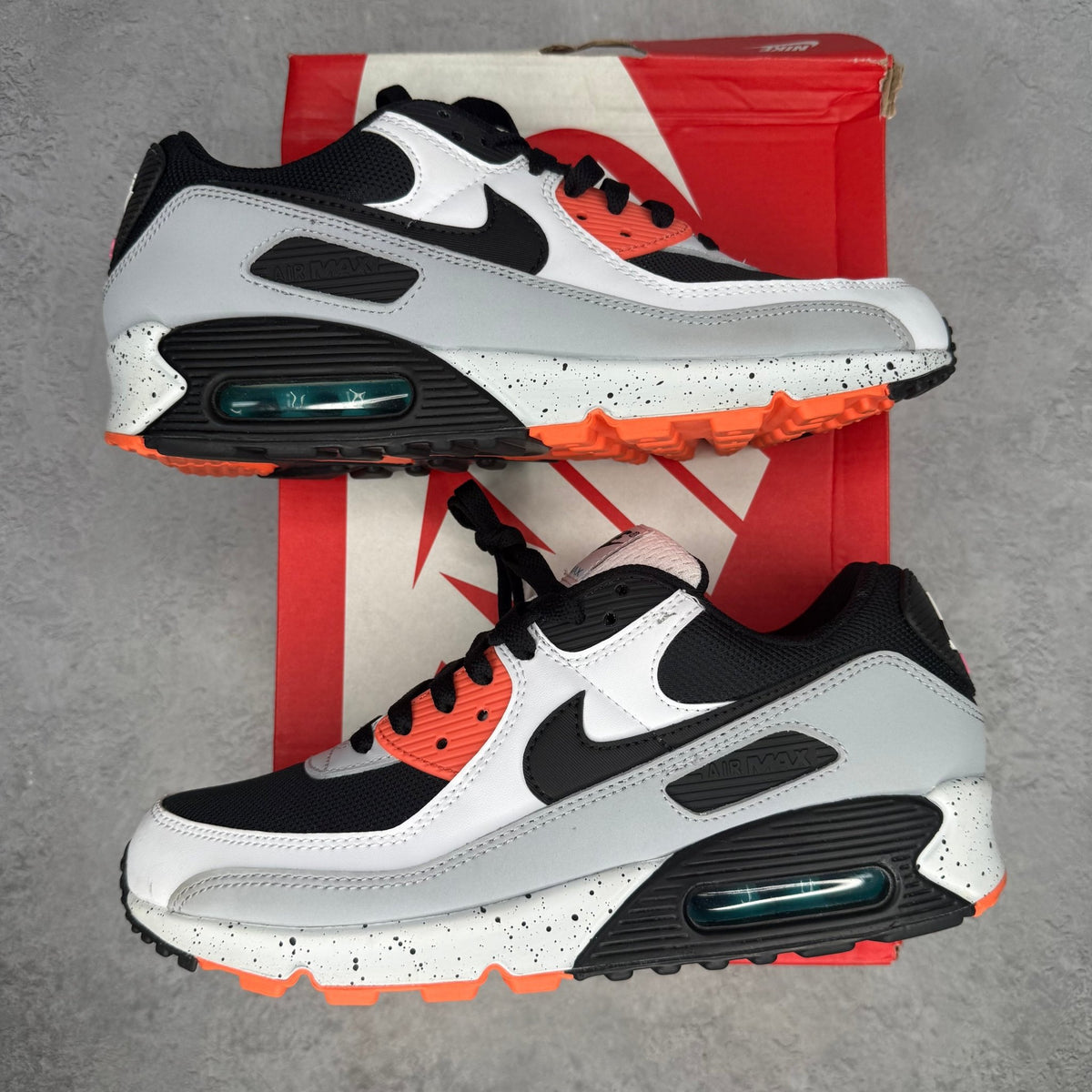 Nike Air Max 90 White Orange Black *pre-owned* SIZE 9