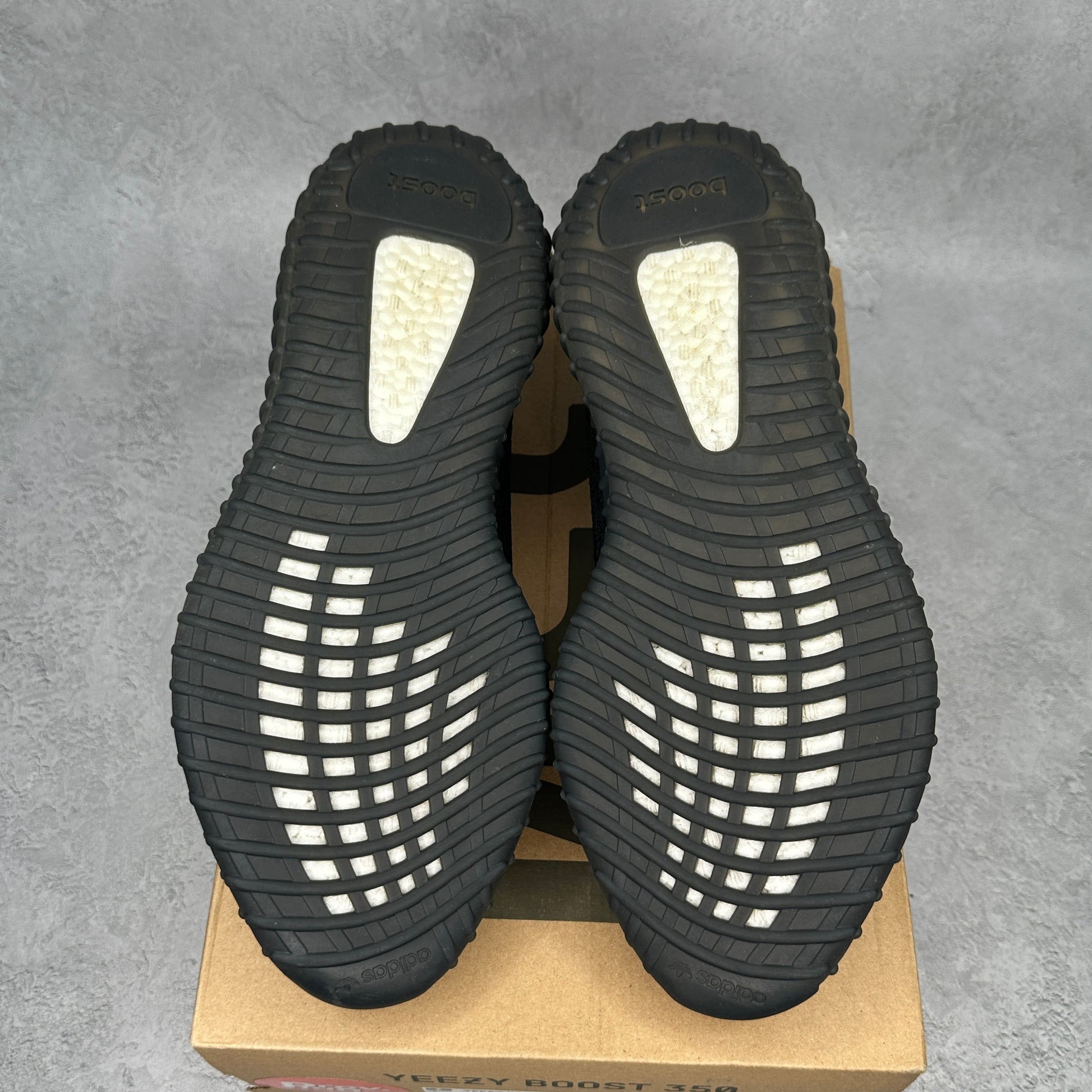 adidas Yeezy Boost 350 V2 Dazzling Blue VNDS *pre-owned* SIZE 13