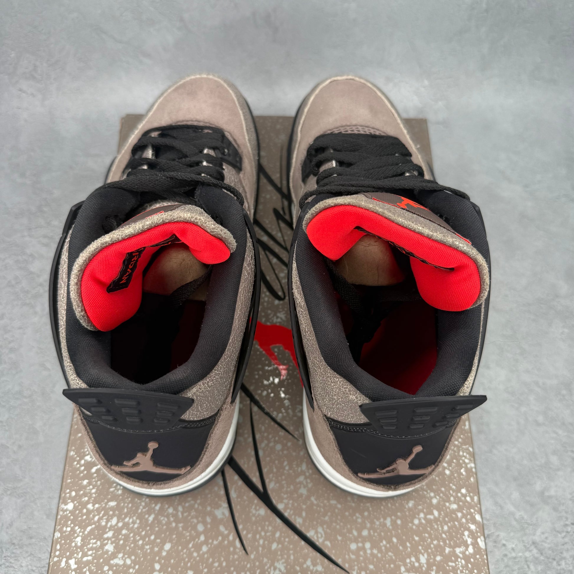 Jordan 4 Retro Taupe Haze *pre-owned* SIZE 11