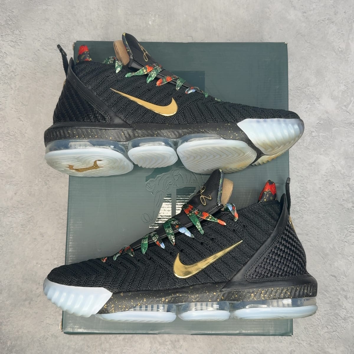 Nike LeBron 16 Watch the Throne 11 (Pre-Owned) - front