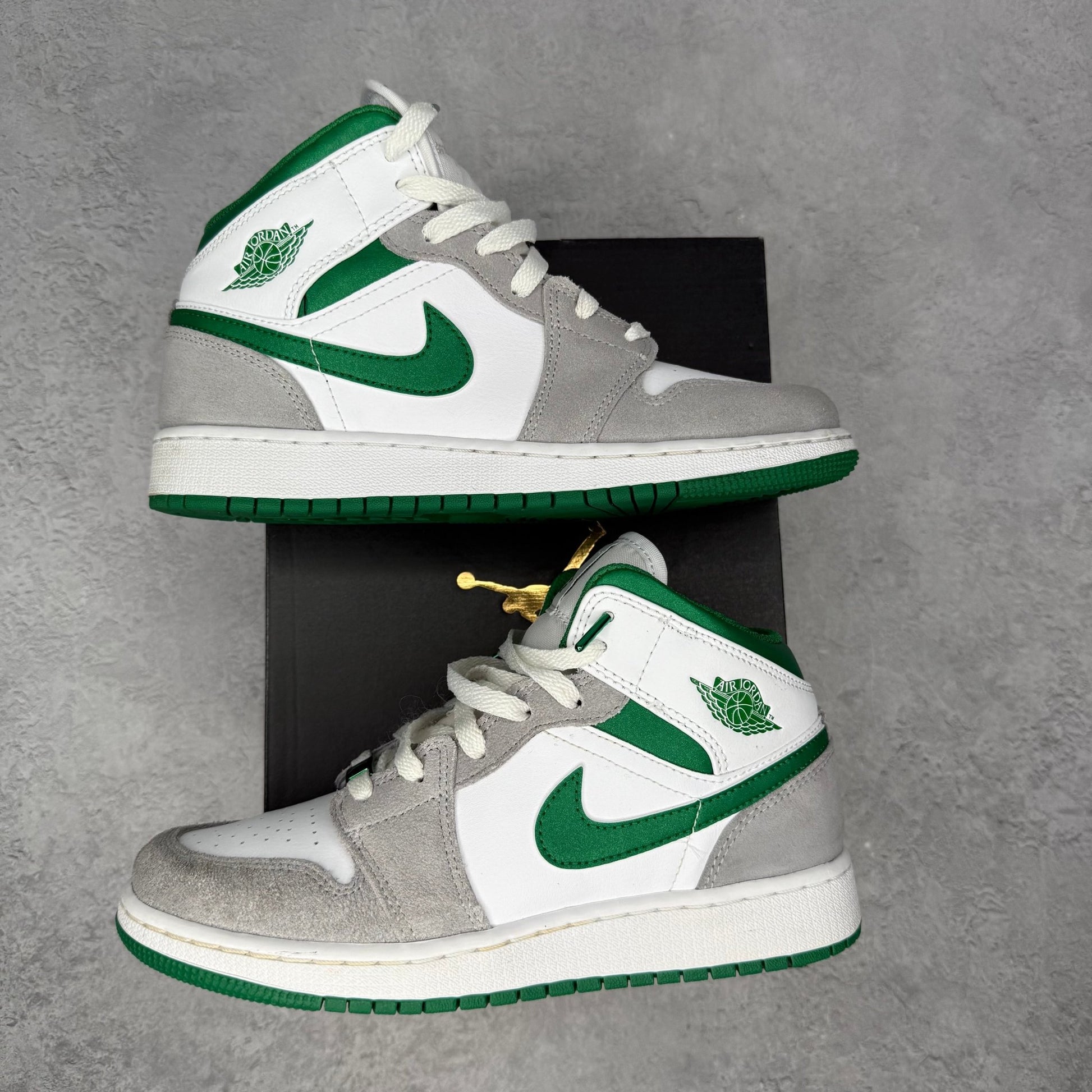 Jordan 1 Mid SE White Pine Green Smoke Grey (GS) *pre - owned* SIZE 5.5Y - Kicks Collective PA - Jordan - DC7248-103 - Kid's Shoes - 5.5Y - Pre - Owned