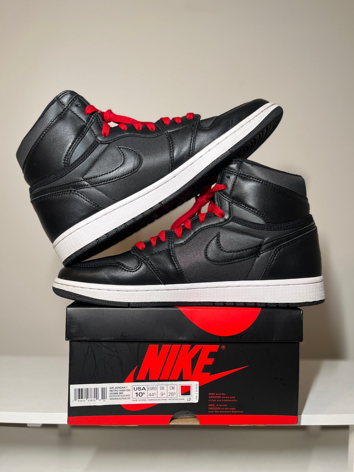 Jordan 1 Retro High OG Black Satin Gym Red *pre-owned* (SIZE 10.5)