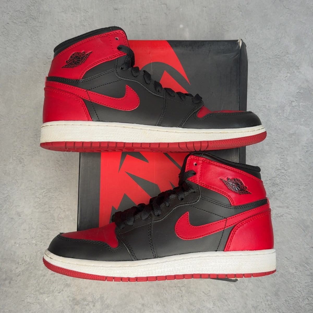 Jordan 1 Retro Bred (2013) (GS) 7Y (Pre-Owned) - Image 1