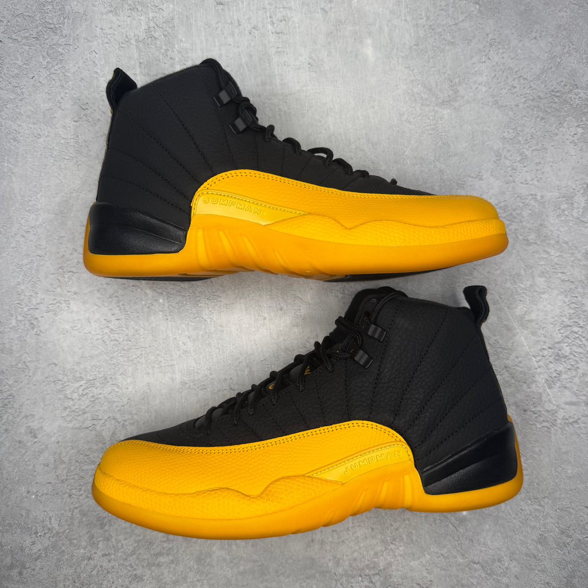 Jordan 12 Retro Black University Gold *pre-owned* SIZE 8
