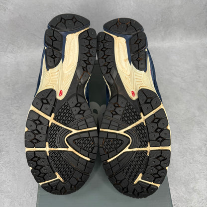 New Balance 2002R Gore-Tex Navy Arctic Grey *pre-owned* SIZE 10