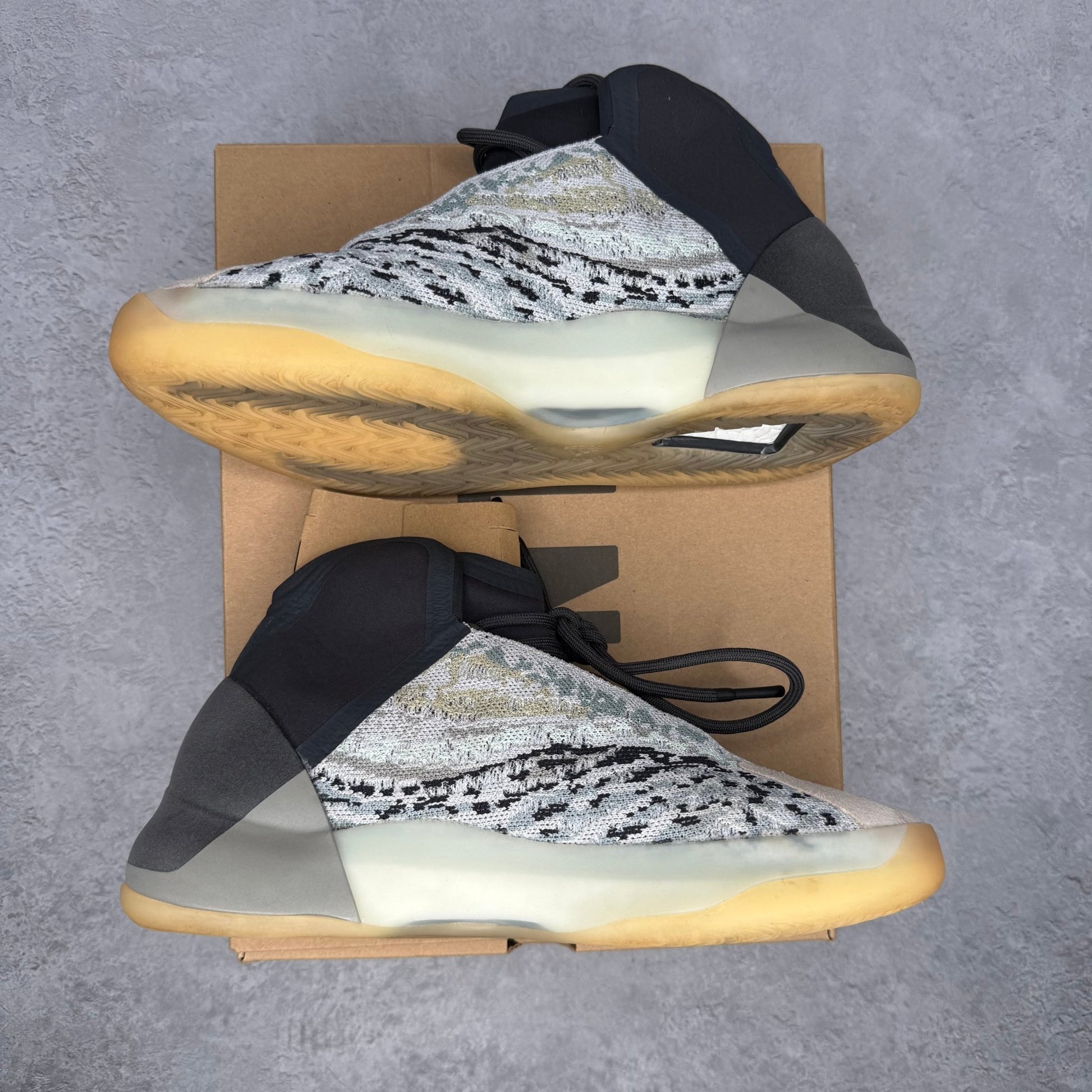 adidas Yeezy QNTM Sea Teal *pre - owned* SIZE 8.5 - Kicks Collective PA - adidas - GY7926 - Men's Shoes - 8.5M/10W - Pre - Owned