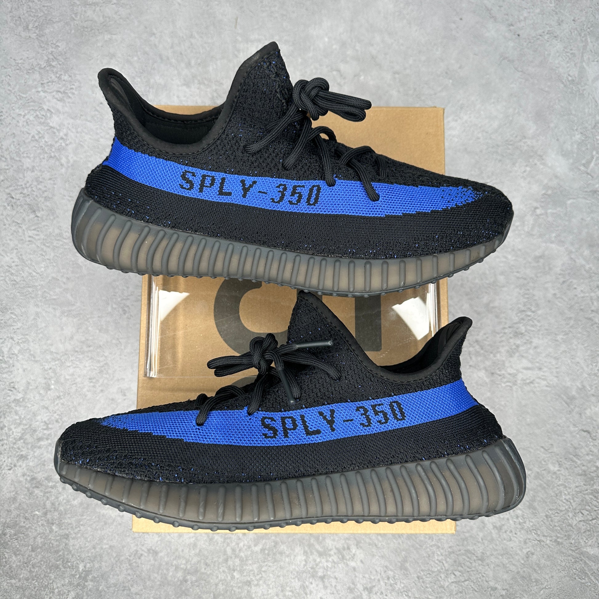 adidas Yeezy Boost 350 V2 Dazzling Blue *pre-owned* SIZE 10