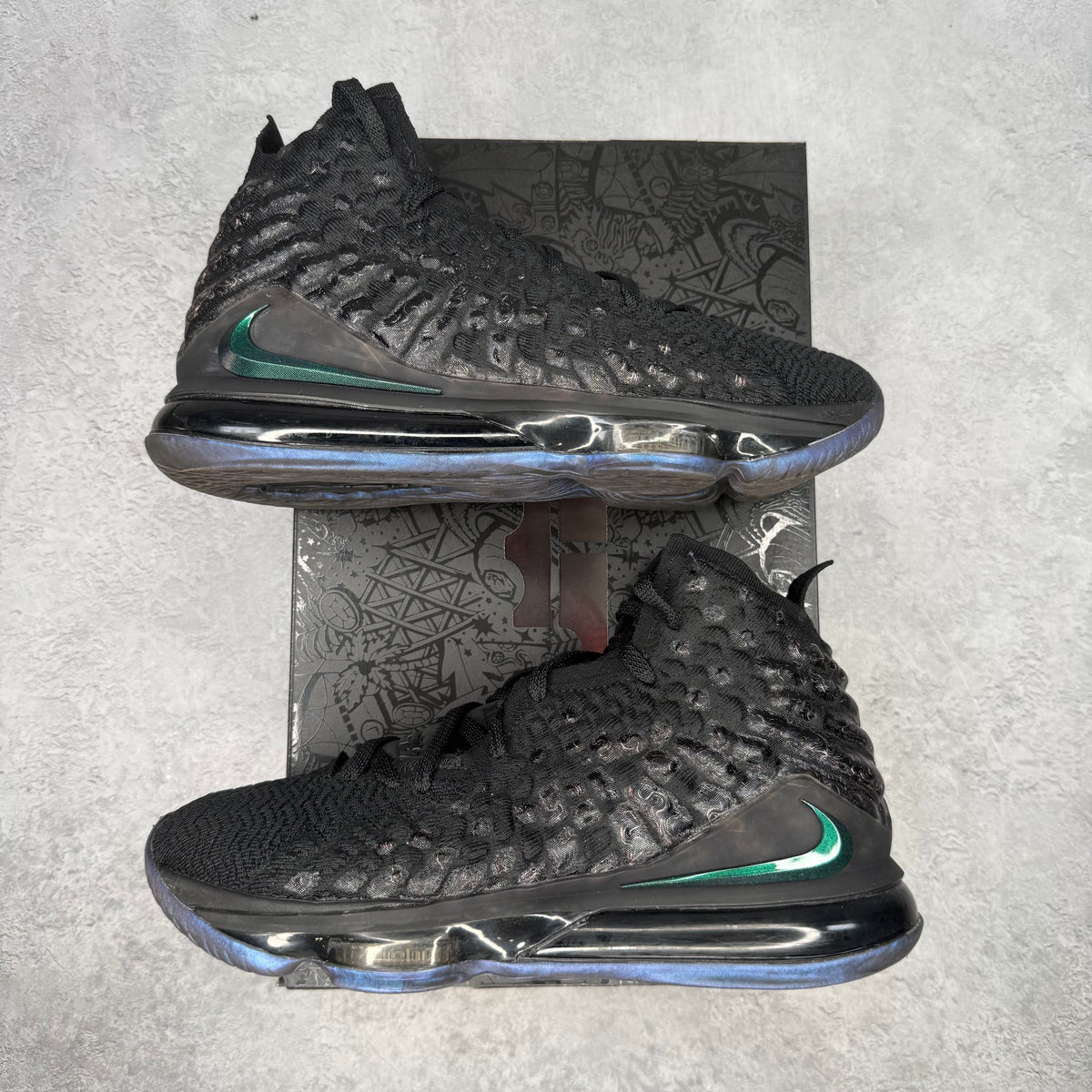 Nike LeBron 17 Global Currency *pre-owned* SIZE 9