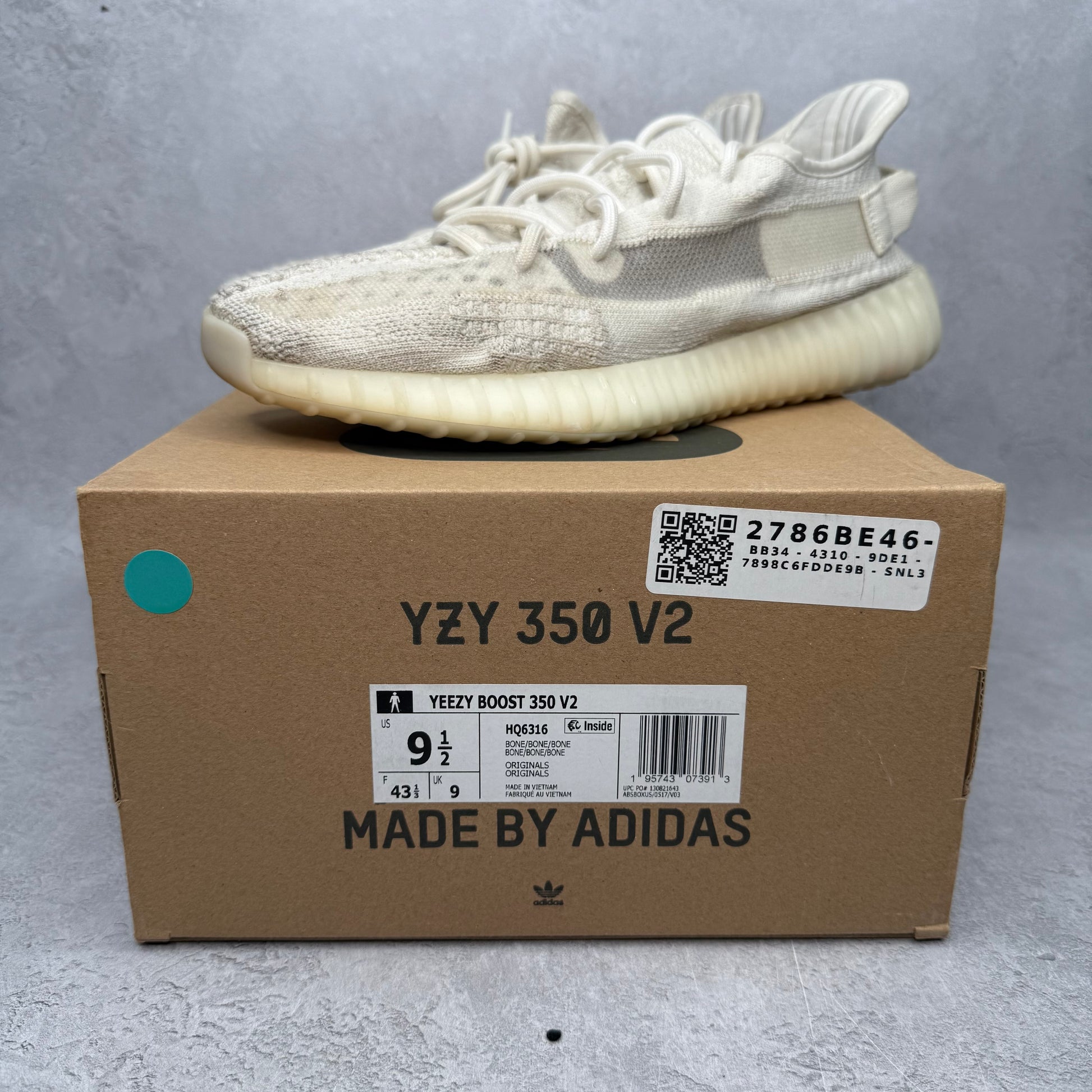 adidas Yeezy Boost 350 V2 Bone *pre-owned* SIZE 9.5