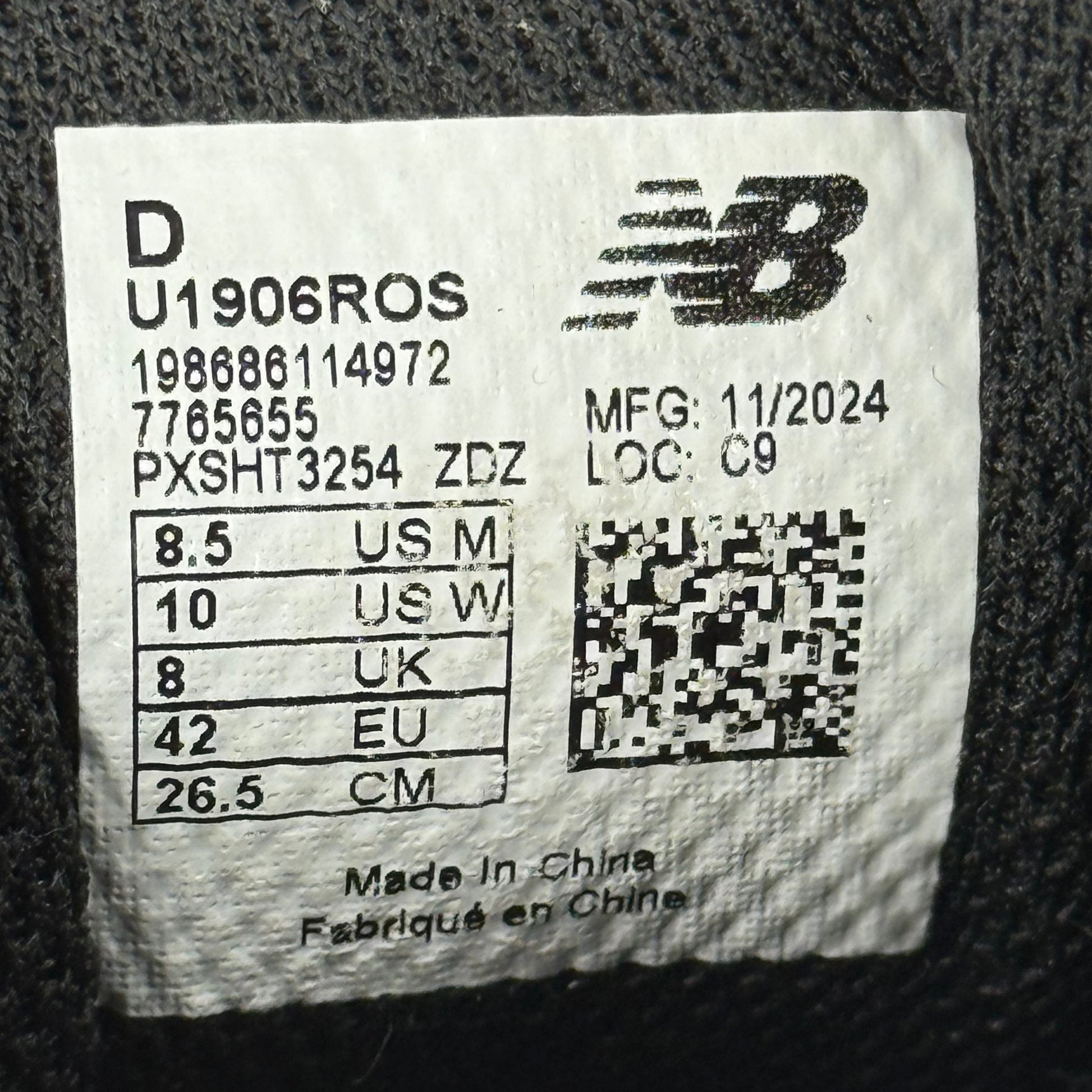 New Balance 1906R Black Metallic Silver *pre-owned* SIZE 8.5