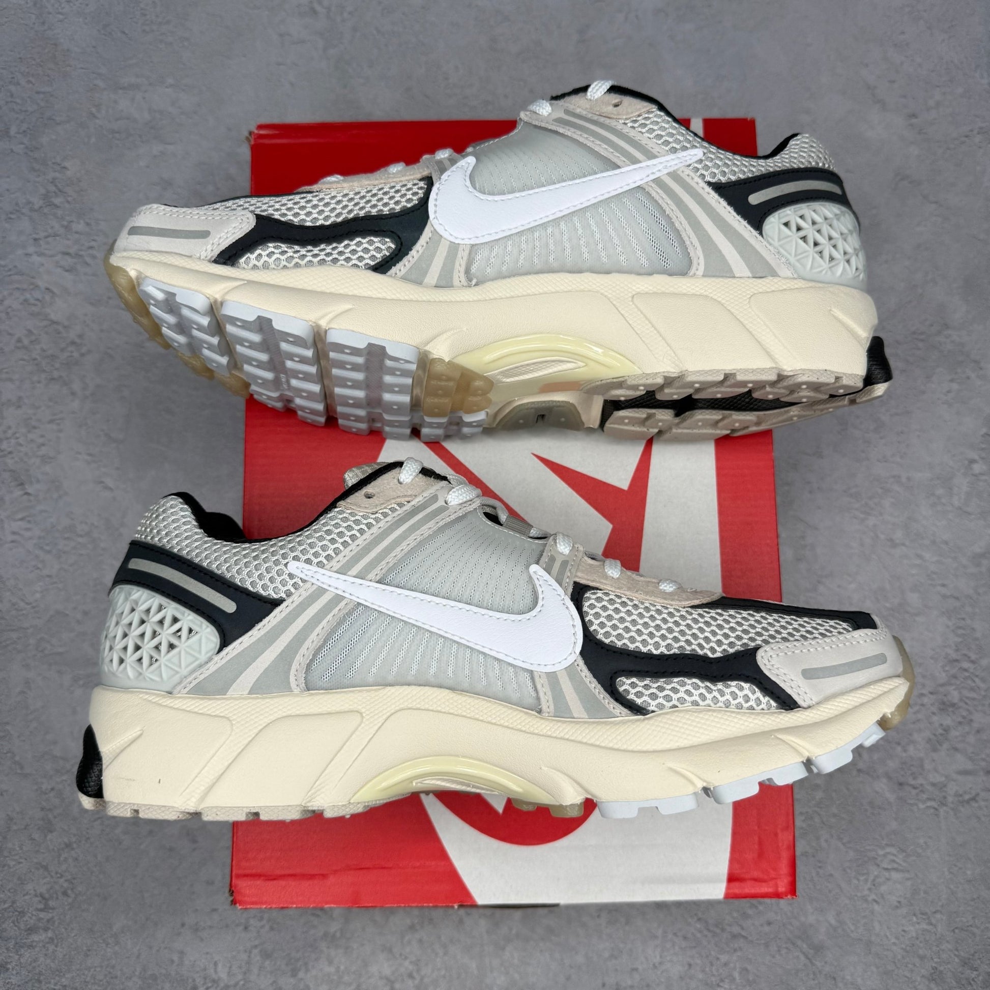 Nike Zoom Vomero 5 Supersonic Light Bone Black - Kicks Collective PA - Nike - FN7649-110 - Men's Shoes - 9.5M/11W - Brand New