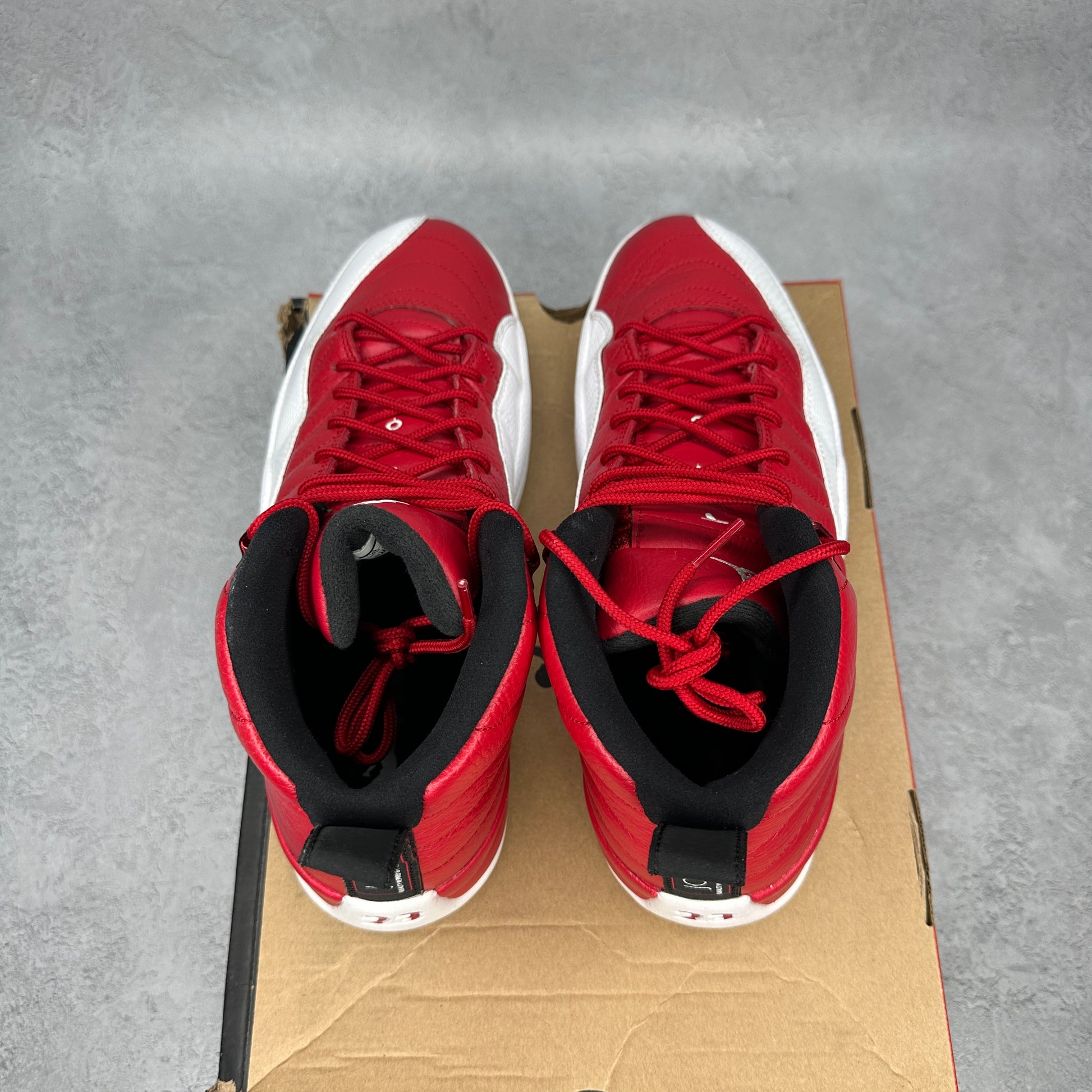 Jordan 12 Retro Gym Red *pre-owned* SIZE 10