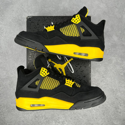Jordan 4 Retro Thunder (2023) *pre-owned* SIZE 9