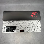 Jordan 4 Retro White Cement (2025) *pre-owned* SIZE 9.5