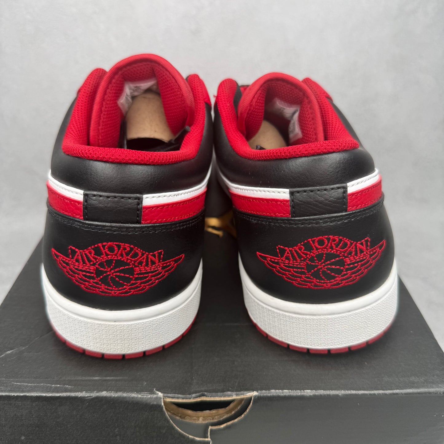 Jordan 1 Low Bulls *pre-owned* SIZE 13