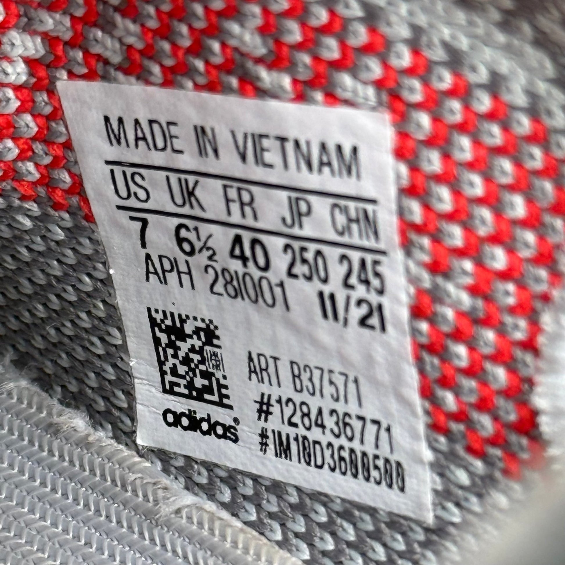 adidas Yeezy Boost 350 V2 Blue Tint *pre - owned* SIZE 7 - Kicks Collective PA - adidas - B37571 - Men's Shoes - 7M/8.5W - Pre - Owned