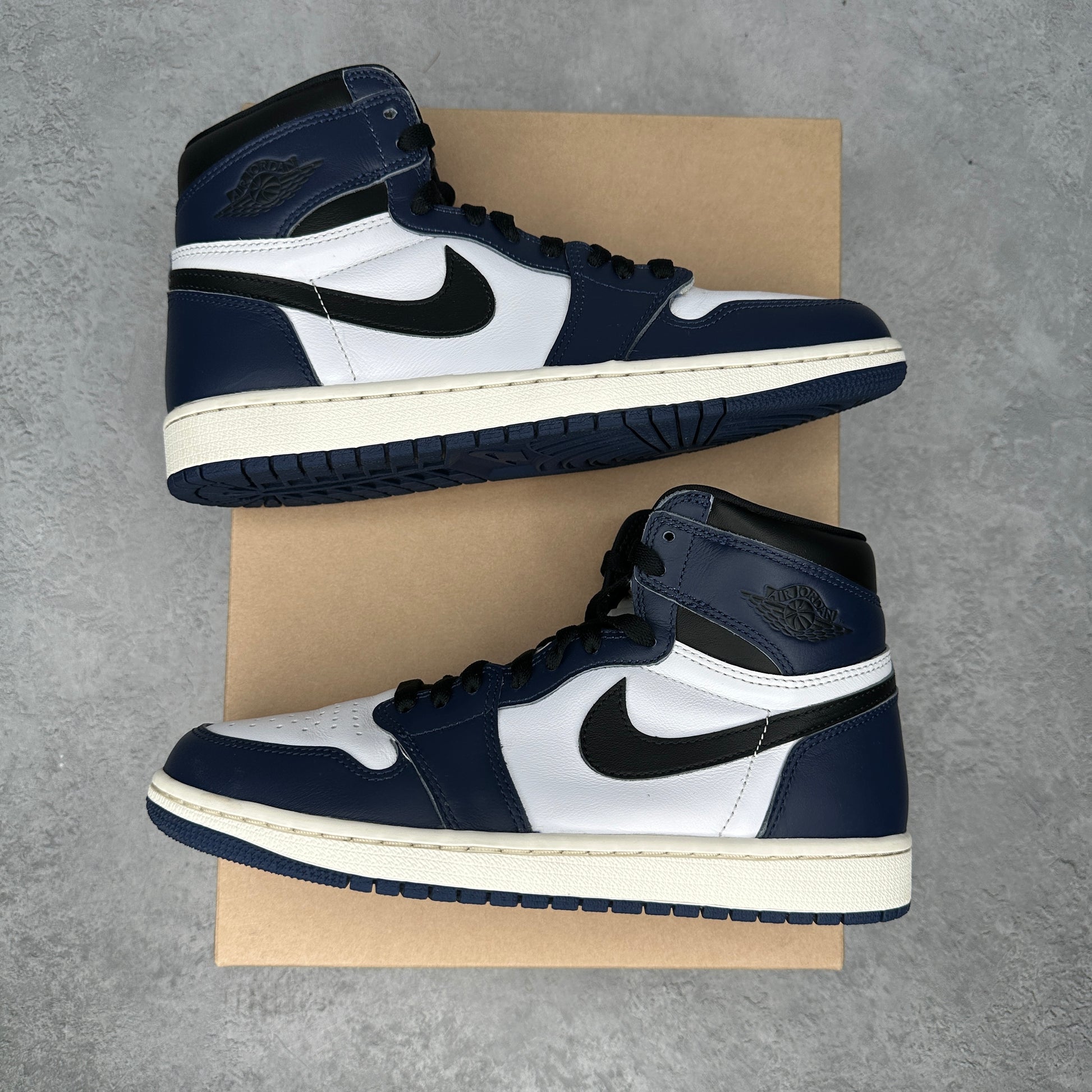 Jordan 1 Retro High OG Midnight Navy *pre-owned* SIZE 8.5