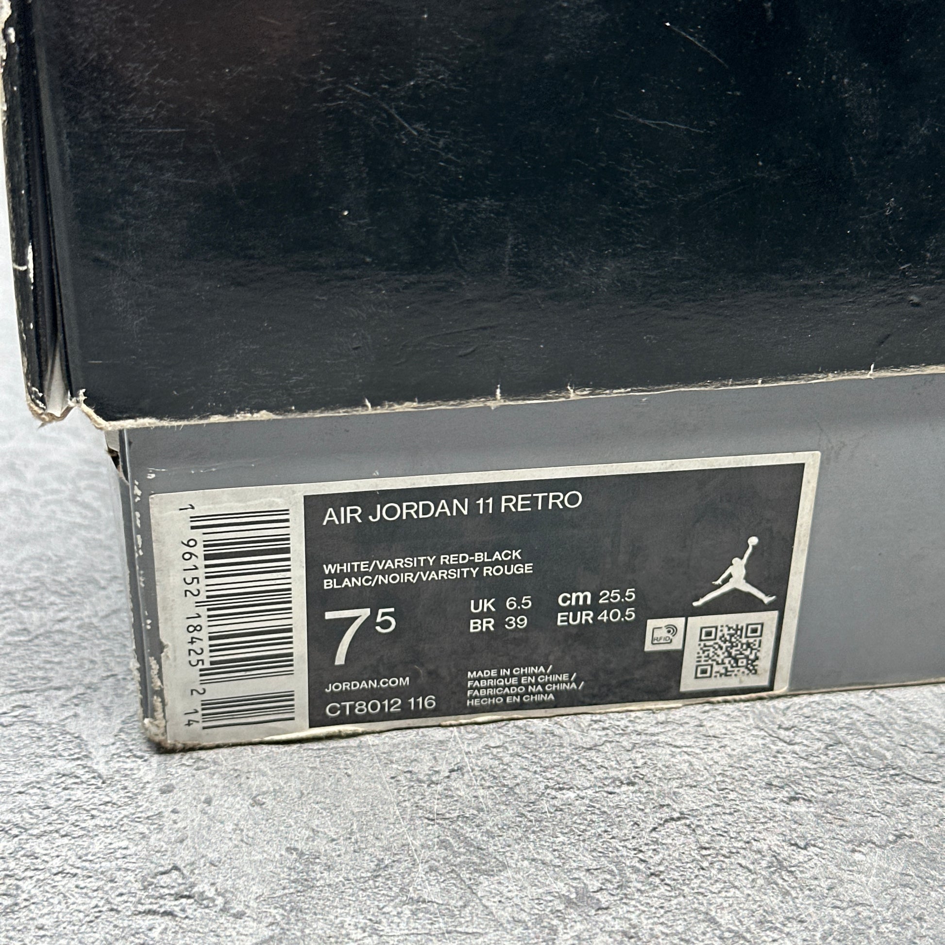 Jordan 11 Retro Cherry (2022) *pre-owned* SIZE 7.5