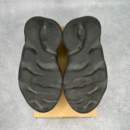 adidas Yeezy Foam RNR Onyx *pre-owned* SIZE 8