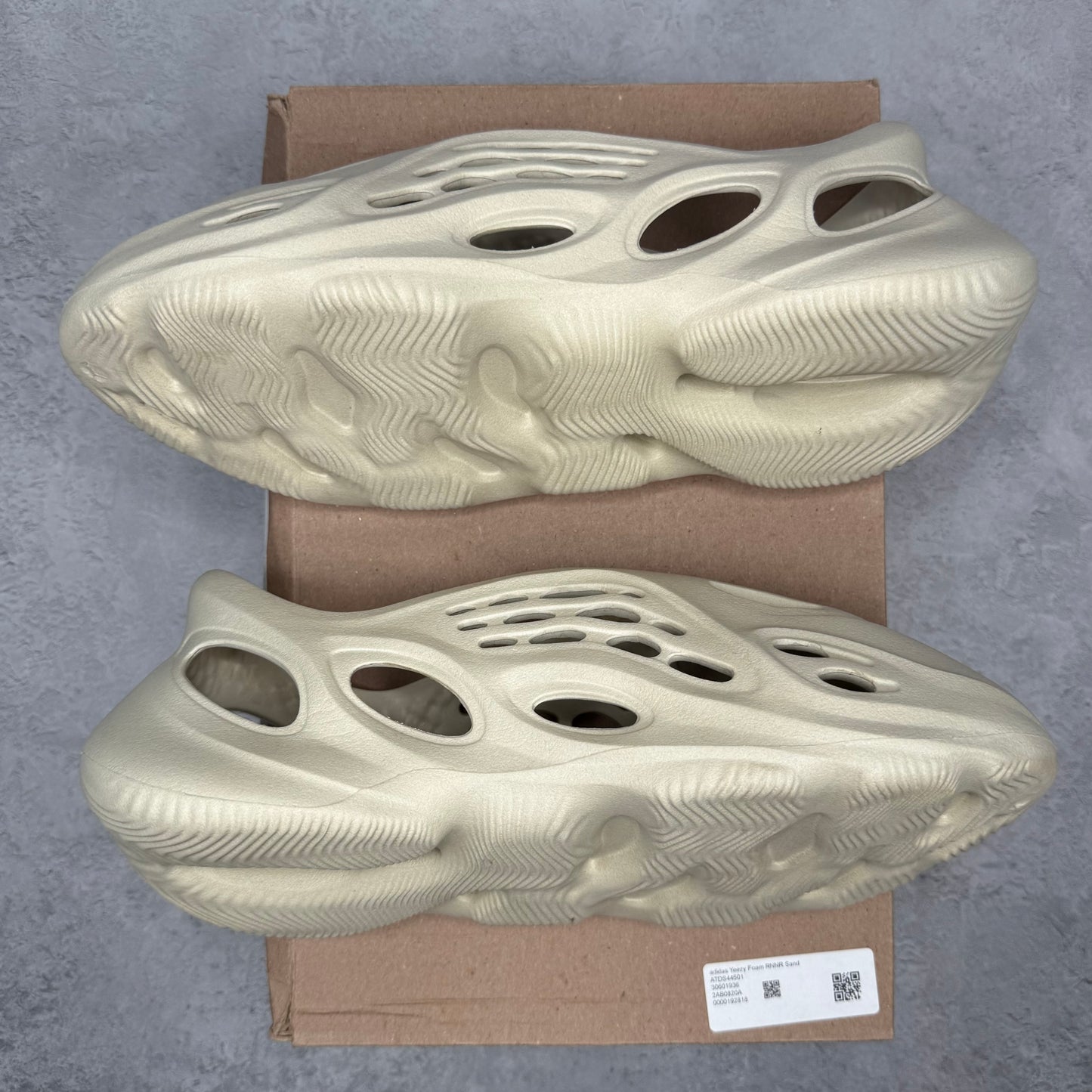 adidas Yeezy Foam RNNR Sand *pre-owned* SIZE 13