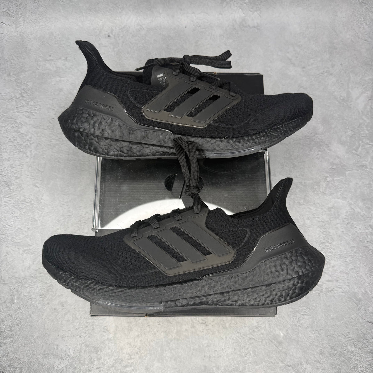 adidas Ultra Boost 21 Triple Black *pre-owned* SIZE 9