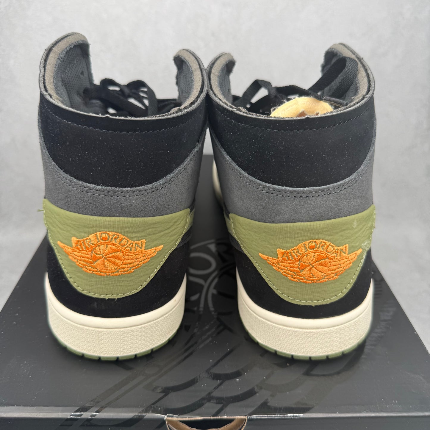 Jordan 1 Mid SE Craft Anthracite Light Olive *pre-owned* SIZE 13
