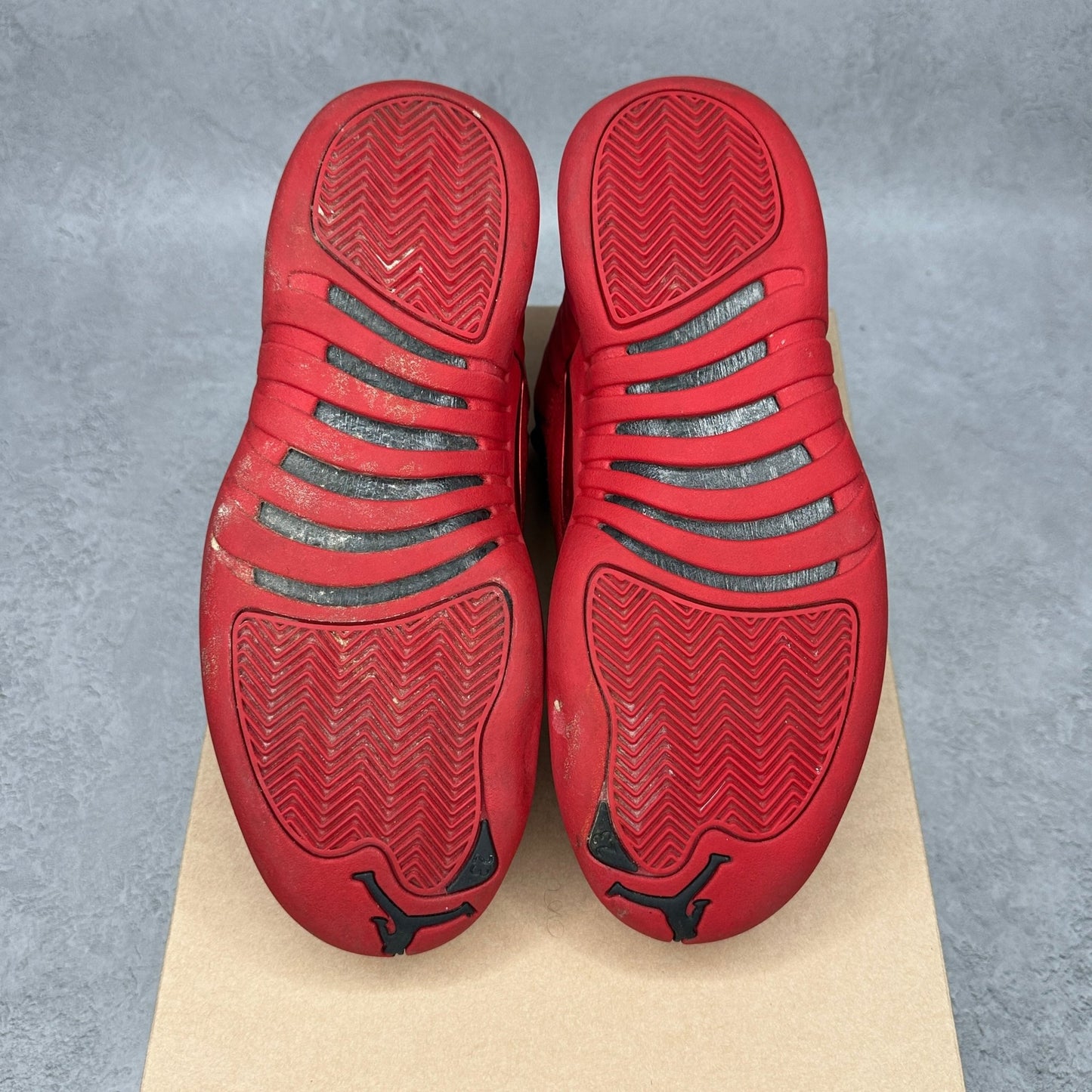 Jordan 12 Retro Gym Red (2018) *pre-owned* SIZE 8