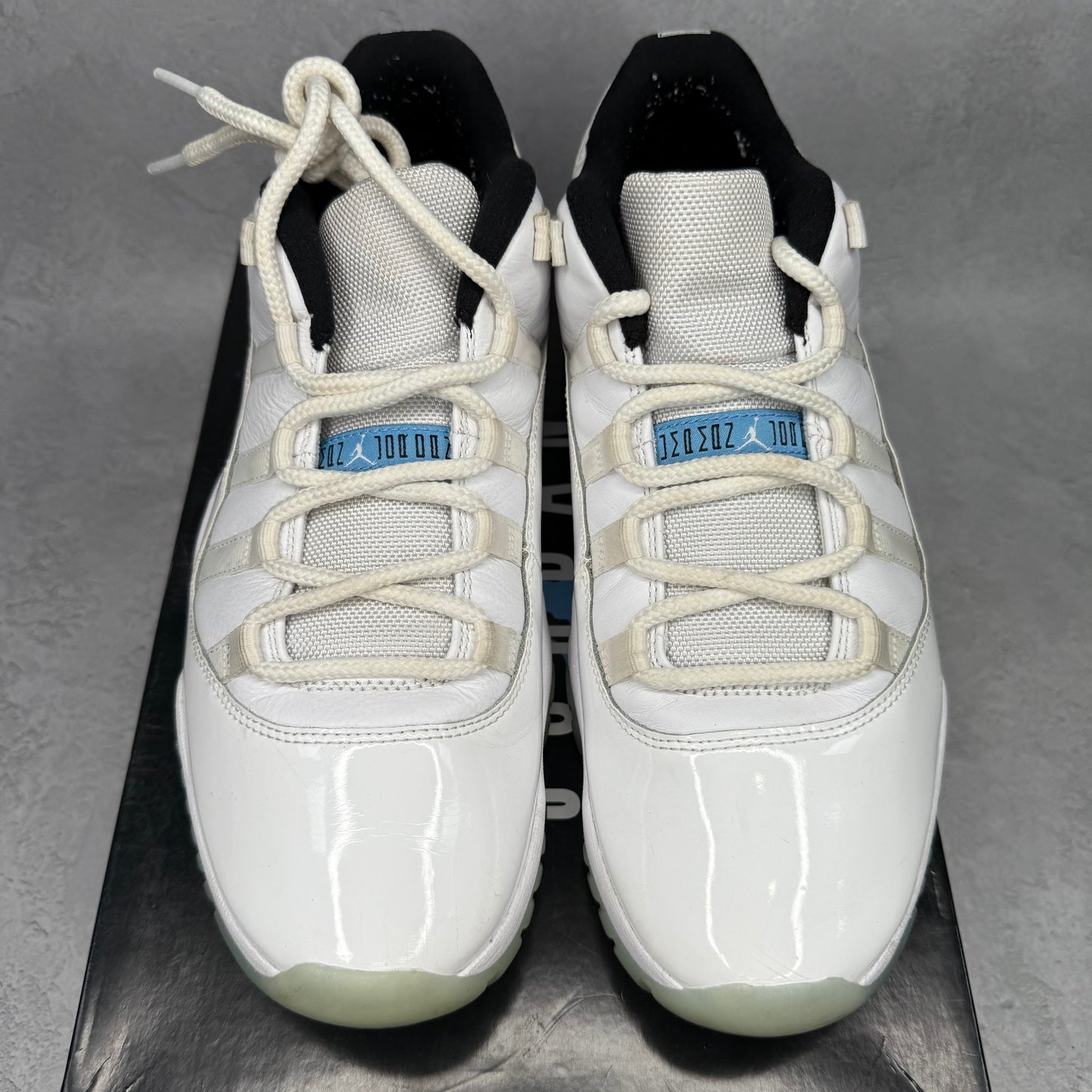 Jordan 11 Retro Low Legend Blue *pre-owned* SIZE 10.5