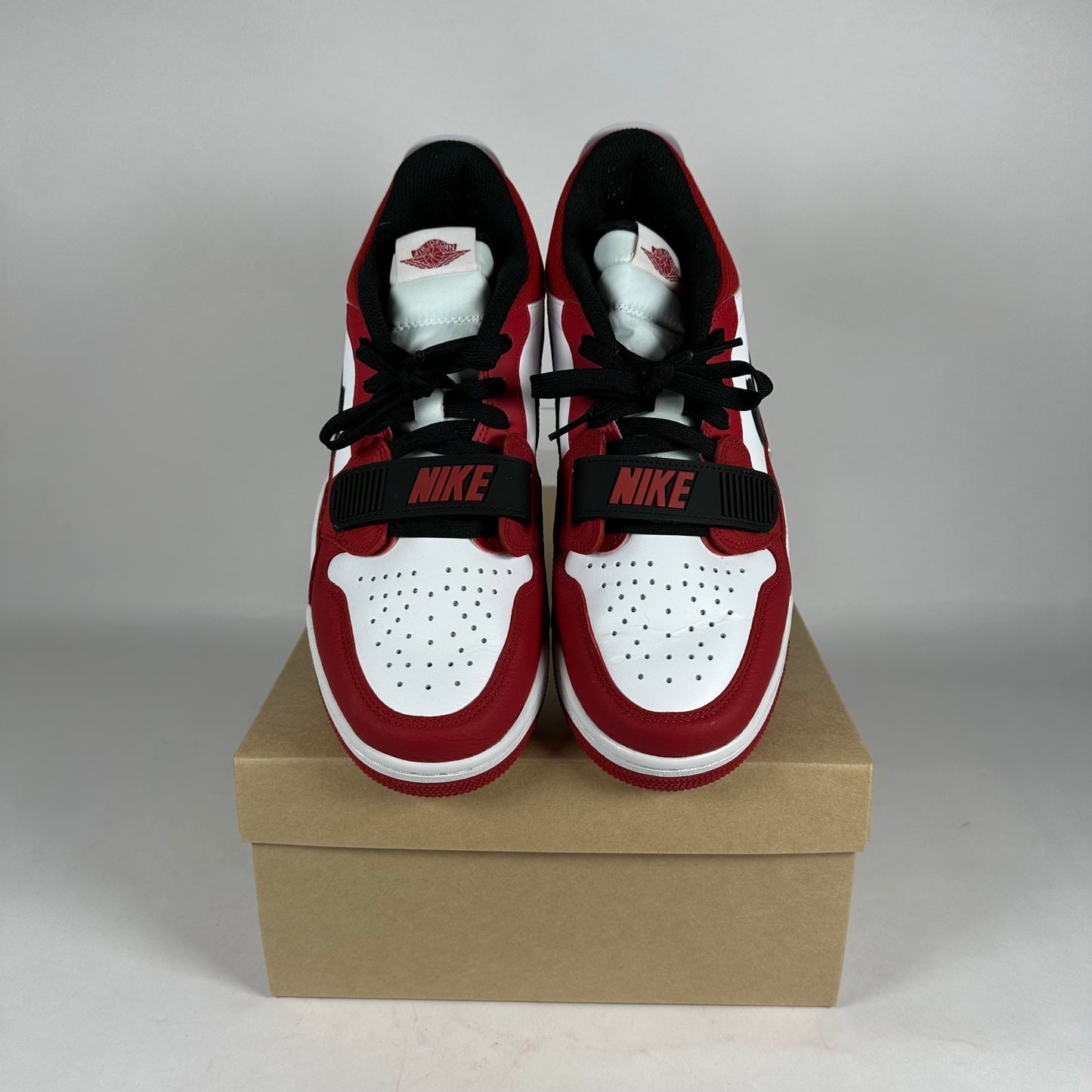 Jordan Legacy 312 Low Chicago Red *pre-owned* size 9.5