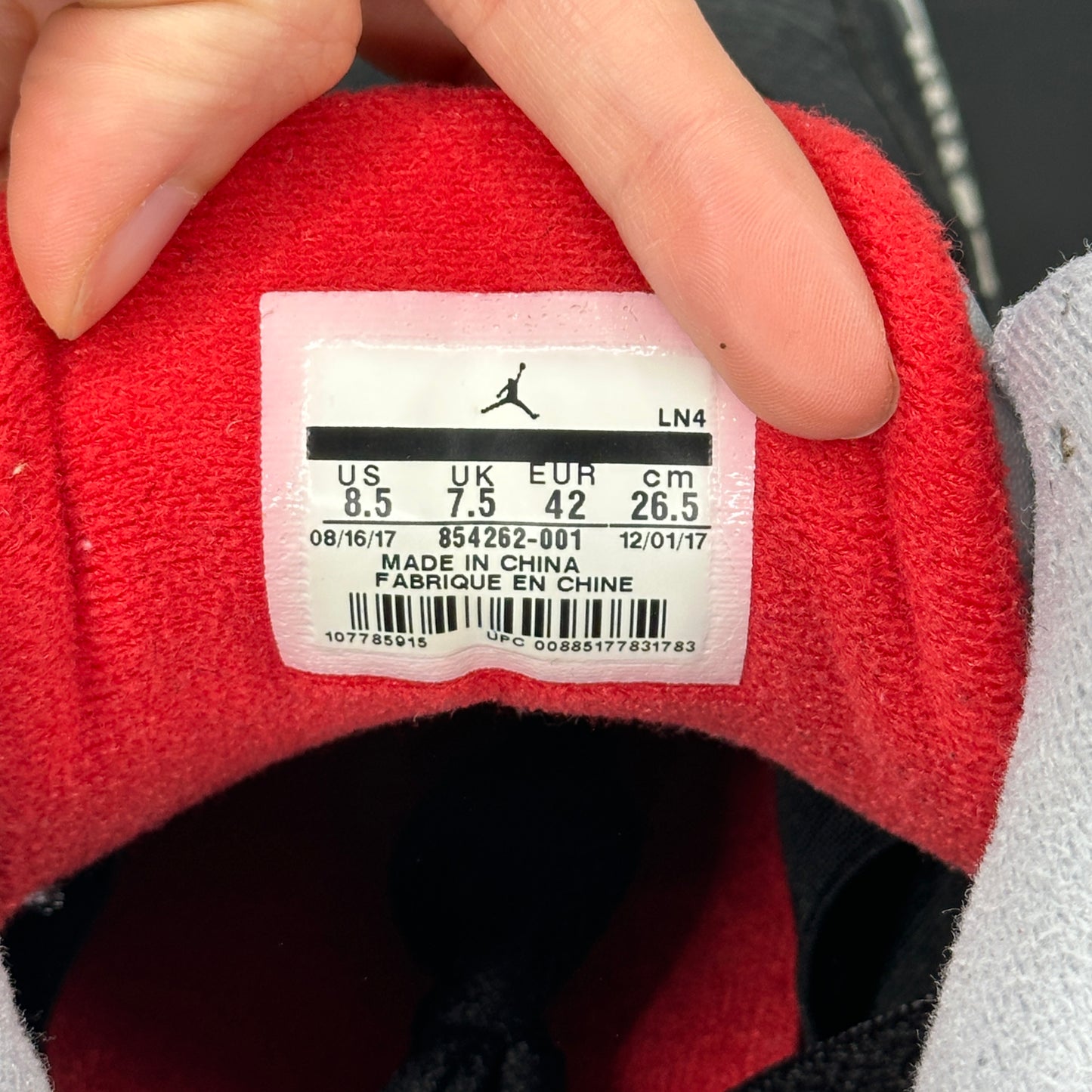 Jordan 3 Retro Black Cement (2018) *pre-owned* SIZE 8.5