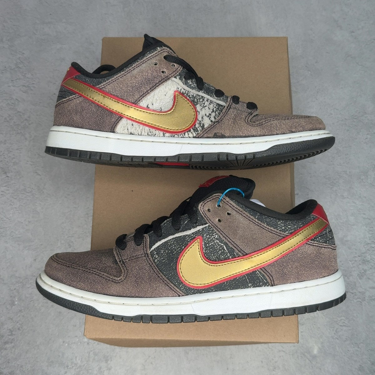 Nike SB Dunk Low Beijing Metallic Gold 10 (Pre-Owned) - Image 1