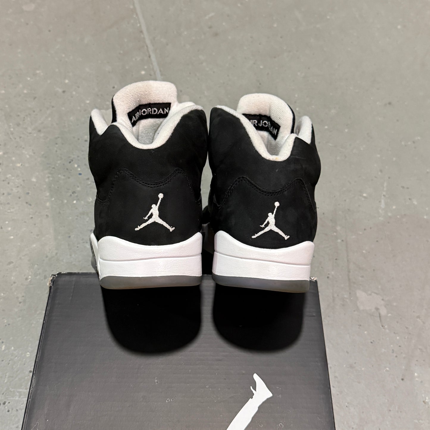 Jordan 5 Retro Moonlight Oreo *pre-owned* (SIZE 10)