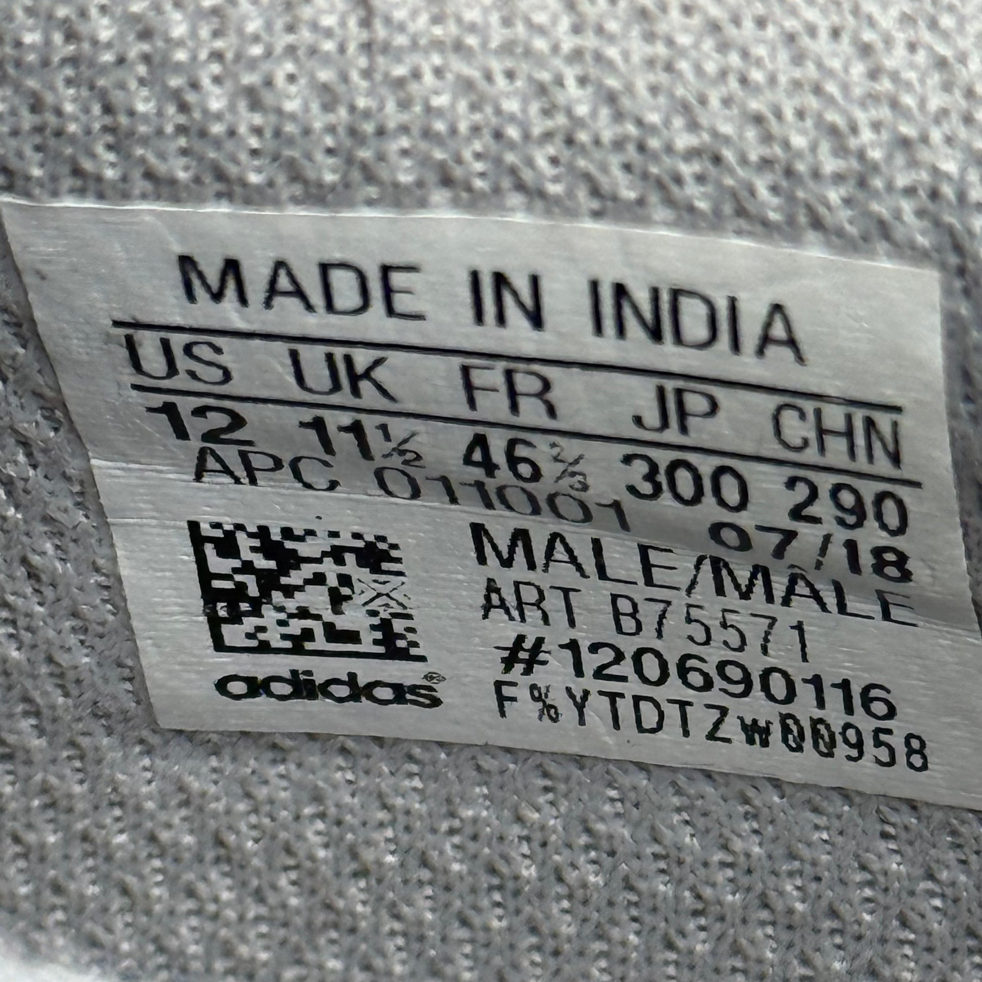 adidas Yeezy Boost 700 Wave Runner *pre-owned* SIZE 12