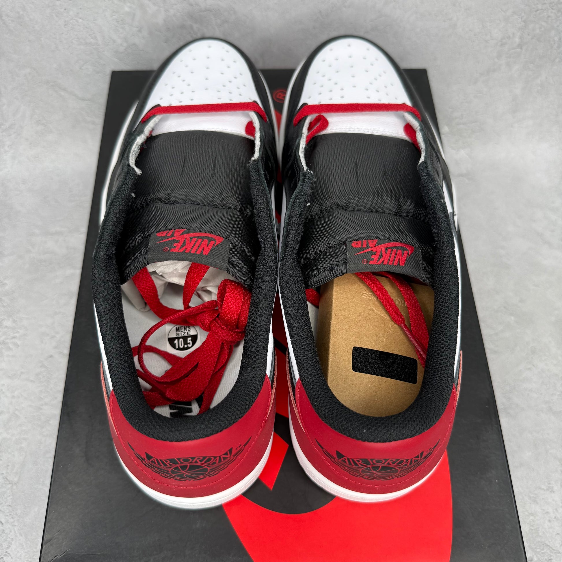 Jordan 1 Retro Low OG Black Toe (2023)