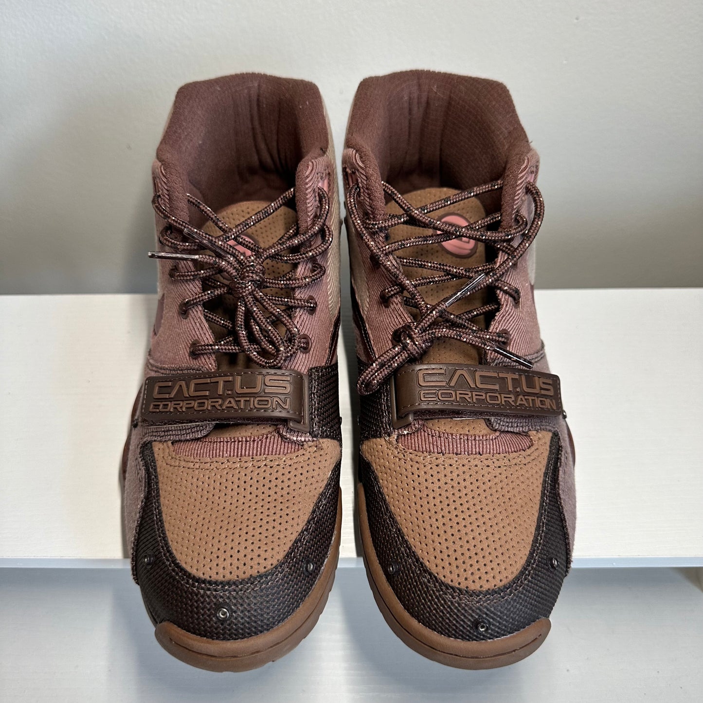 Nike Air Trainer 1 SP Travis Scott Wheat VNDS *pre-owned* (SIZE 9.5)