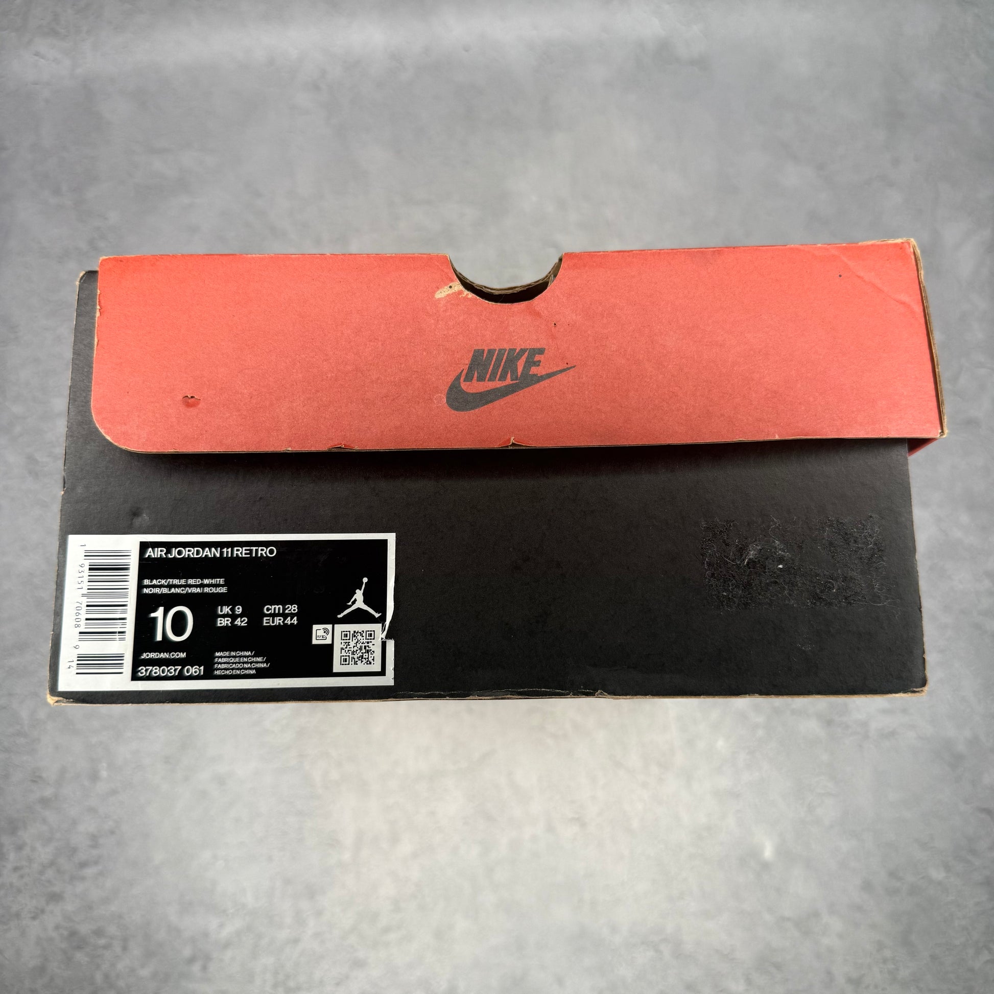 Jordan 11 Retro Playoffs Bred (2019) *pre-owned* SIZE 10