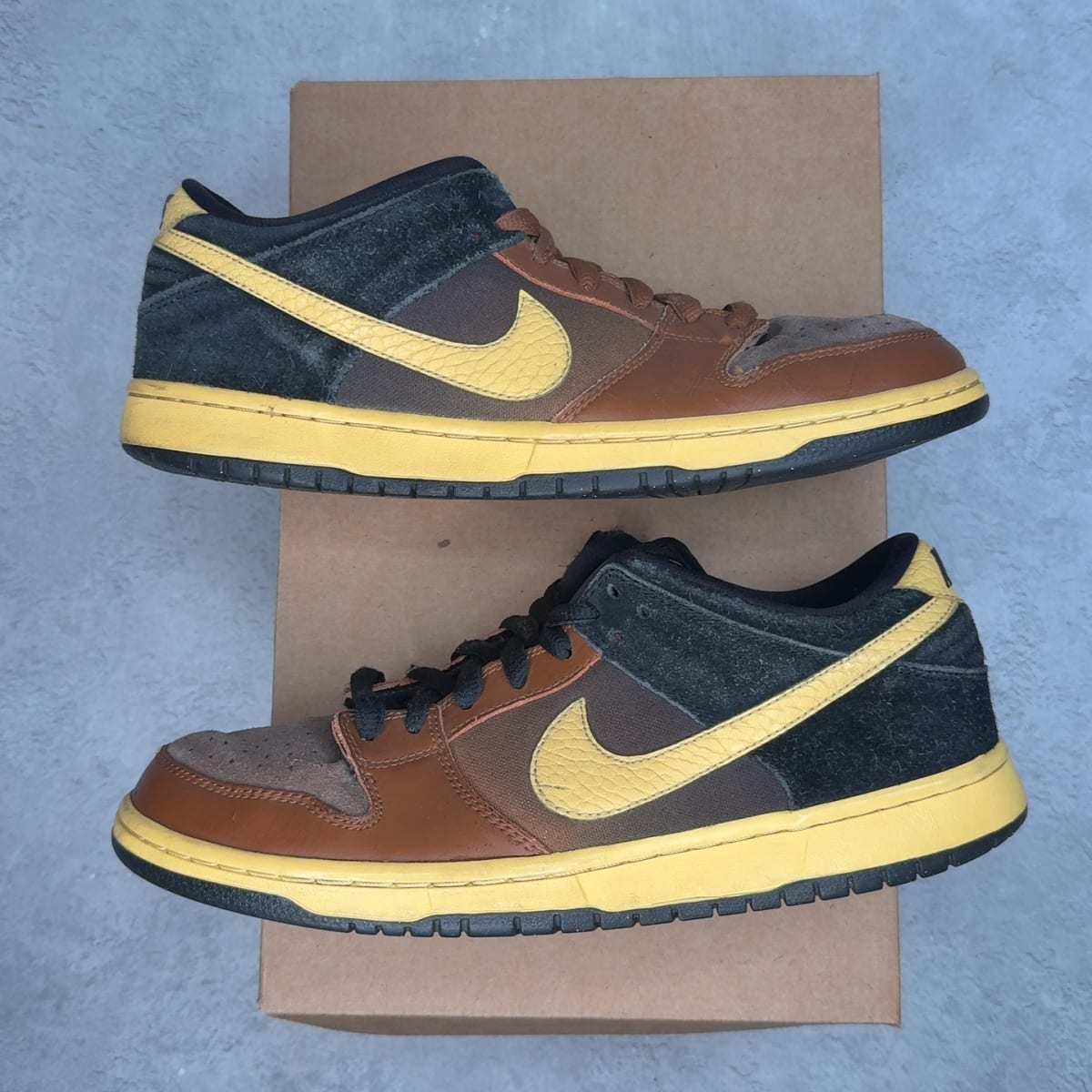 Nike SB Dunk Low Black and Tan 9 (Pre-Owned) - Kicks Collective PA - Nike - 313170-270-9-PO-1 - Pre-Owned Sneakers - 9