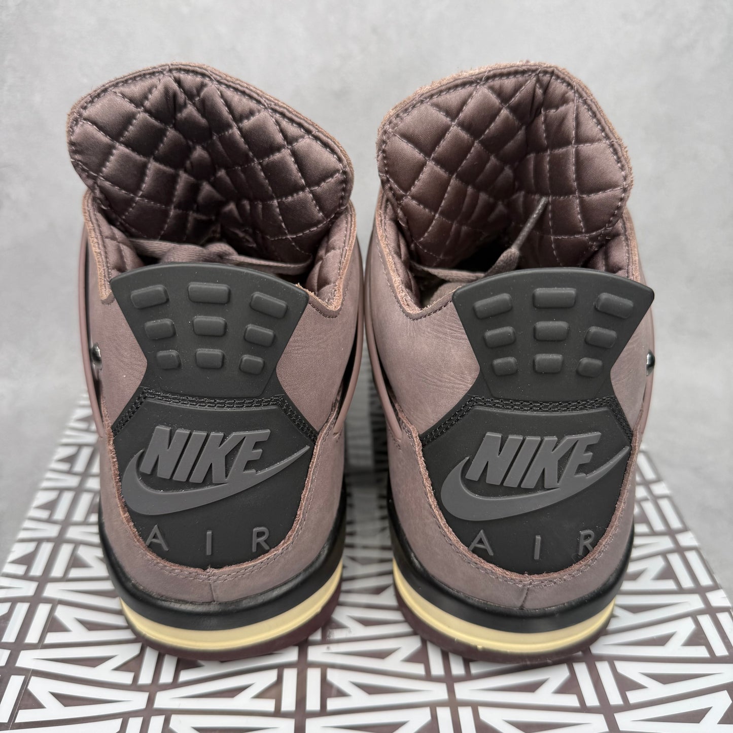 Jordan 4 Retro SP A Ma Maniére Violet Ore *pre-owned* SIZE 12