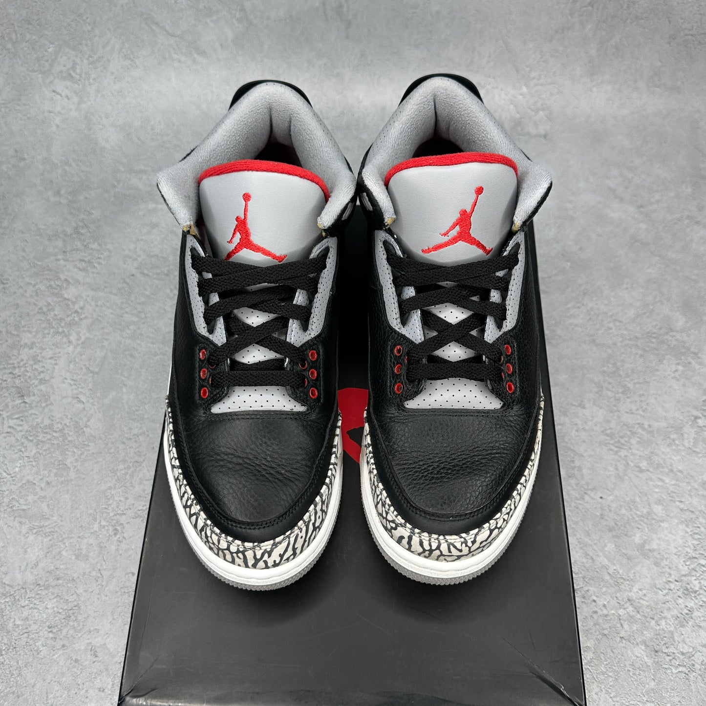 Jordan 3 Retro Black Cement (2018) *pre-owned* SIZE 8.5
